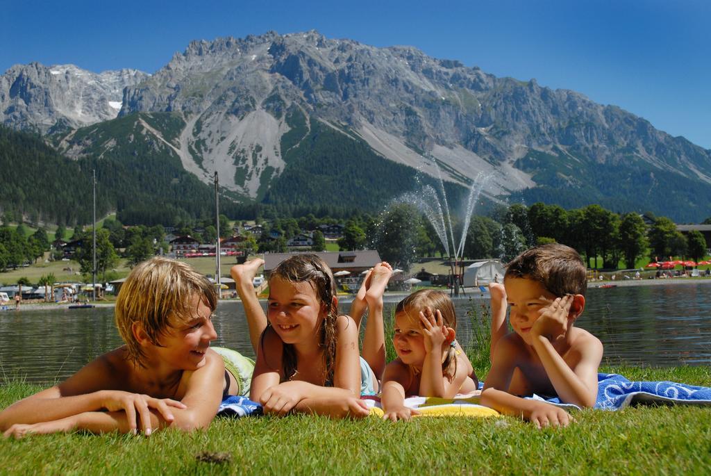 Bio-Holzhaus Und Landhaus Heimat Apartment Ramsau am Dachstein Luaran gambar