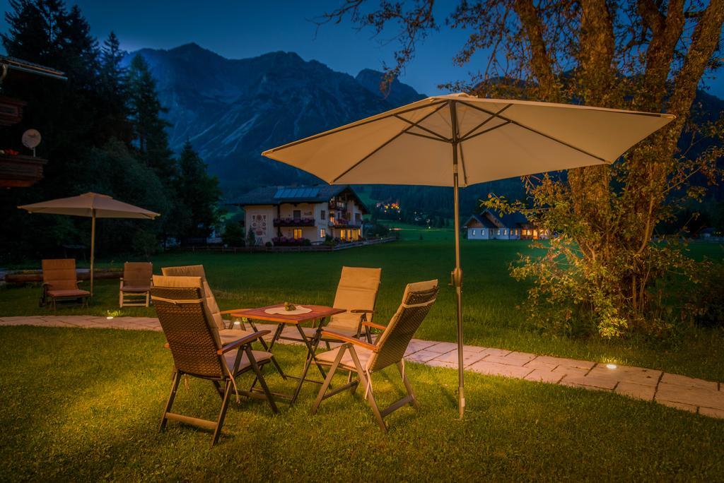 Bio-Holzhaus Und Landhaus Heimat Apartment Ramsau am Dachstein Luaran gambar